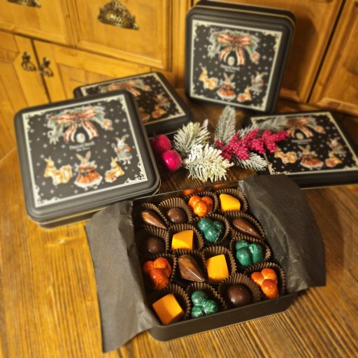 YILBAŞI  TEMALI  ÇİKOLATA TENEKE KUTUSU