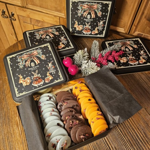 YILBAŞI  TEMALI  ÇİKOLATA TENEKE KUTUSU 2 